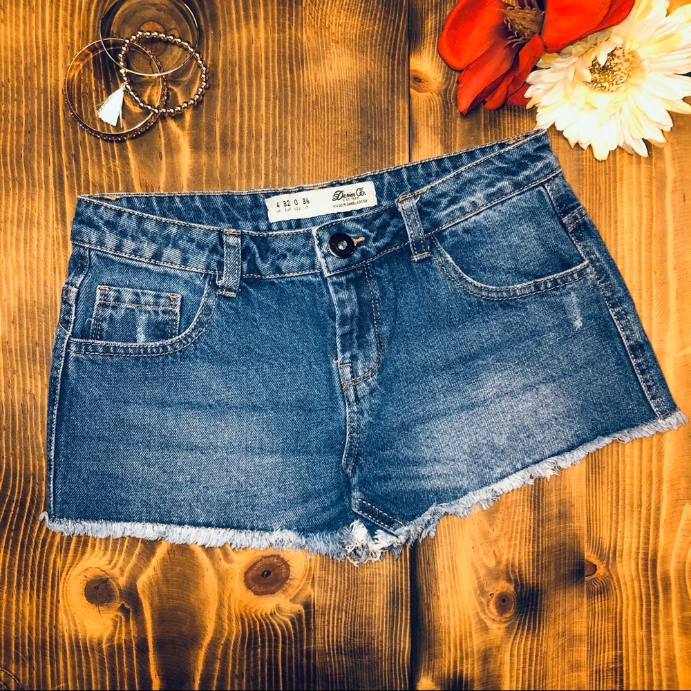 ✅👍Denim & Co. Est. 1969 Distressed Denim Shorts